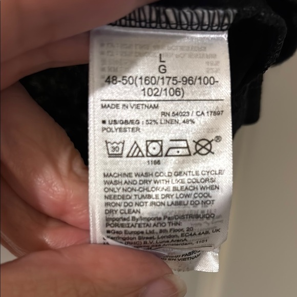 GAP Black Relaxed V Neck Collar Blouse NWT Large - Picture 5 of 5